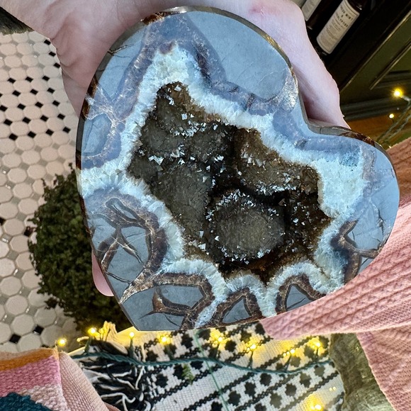 Utah Septarian Heart Shape Crystal Geode Stone‎ Display Decor 1.11lbs - Picture 16 of 16
